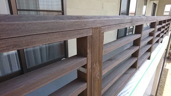 岡山県岡山市　介護付き有料老人ホーム平井げんき様　木製手摺塗装工事